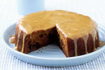 Tarta de dátiles con salsa de caramelo