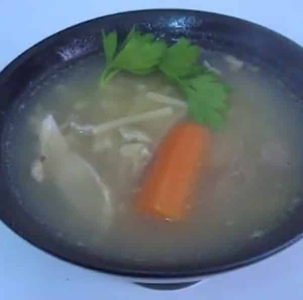 Caldo de Pollo