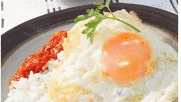 Arroz con Tomate y Huevos