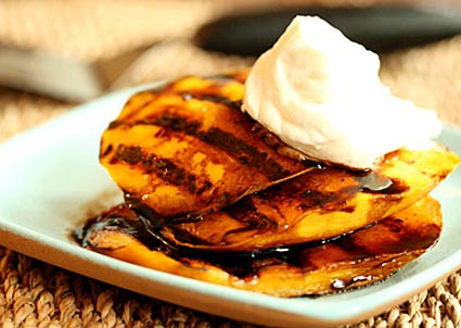 Mango a la parrilla con salsa de vinagre balsámico