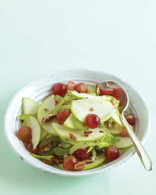 Ensalada de manzana, uvas y apio