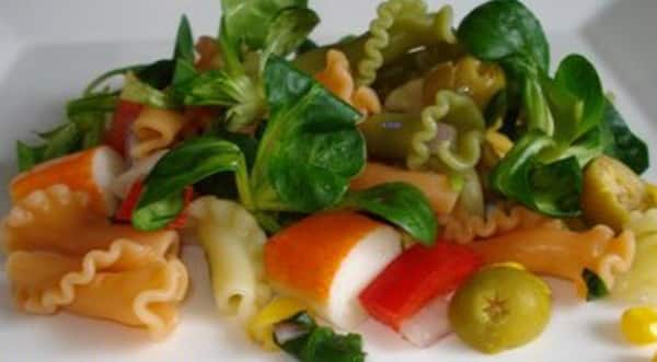 Ensalada de Pasta con Cangrejo y Aceitunas