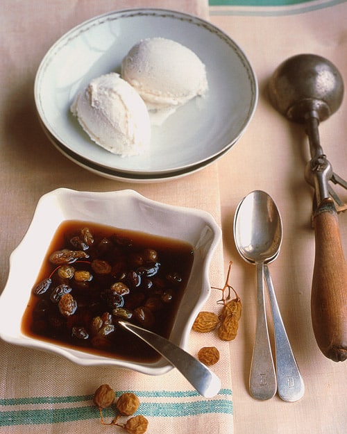 Helado con salsa de Ron y Pasas