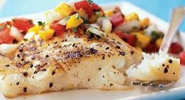 Filete de Pescado con Ensalada de Mango