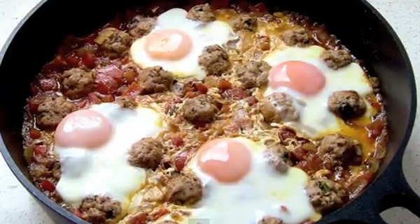 Tajine de koftas con Huevos