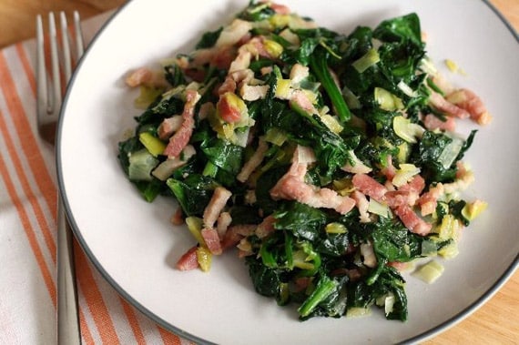 Ensalada de espinaca con bacon y naranjas