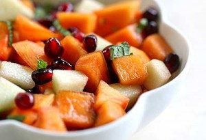 Ensalada de fruta caqui y granadas