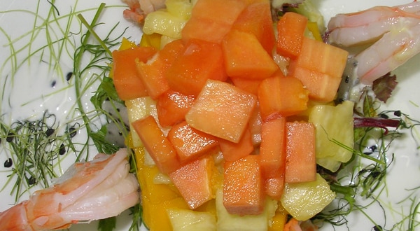 Ensalada de Frutas con Camarones