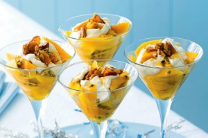 Yogur con fruta y nueces