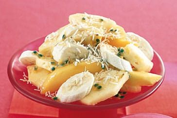 Ensalada de fruta, con coco y crema