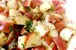 Ensalada de patata con una vinagreta balsámica. 