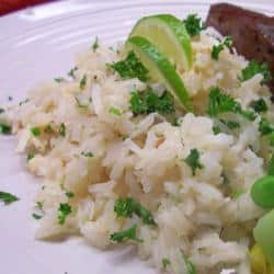 Arroz con un toque de coco y lima