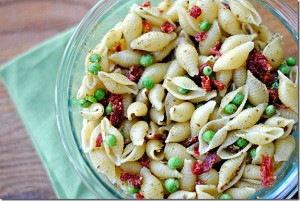 Ensalada de pasta con tomates secos