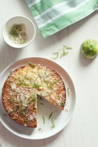 Tarta de yogur y aceite de oliva, con un toque de lima