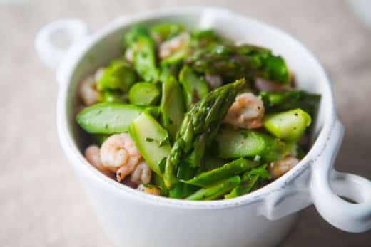 Ensalada de espárragos y camarones