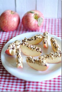 Trozos de manzana, con un toque de chocolate y granola 