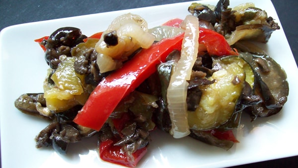 Ensalada de Verduras Asadas con Vinagreta de Aceitunas Negras