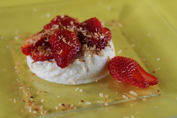 Queso ricotta con un toque de vainilla y fresas