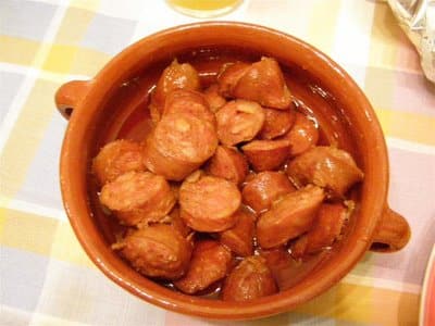 Chorizos a la sidra