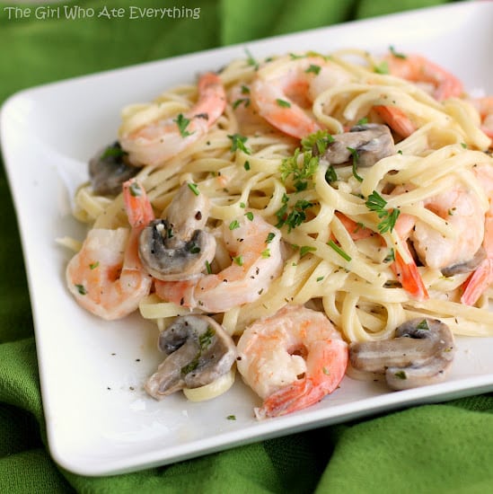 Pasta cremosa con champiñones y camarones