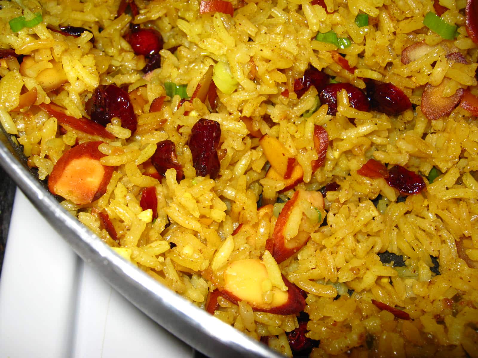 Arroz al curry con un toque de pasas