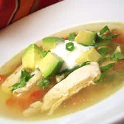 Sopa de aguacate pollo y lima