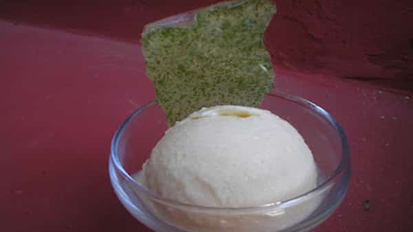 Helado de Limón con Cristales de Menta