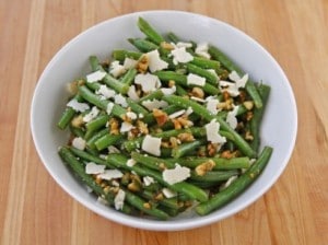 Ensalada de judías verdes con nueces y queso