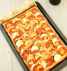 Tarta de calabacín, tomates y langostinos