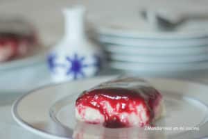 Tarta helada con un toque de mermelada