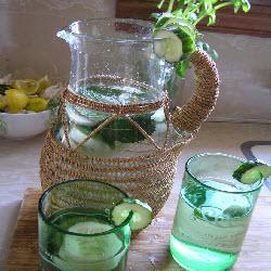 Agua de hierbabuena y pepino