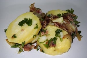 Ensalada de patatas con bacon 