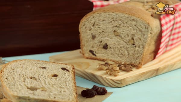 Pan de Maíz con Pasas y Nueces