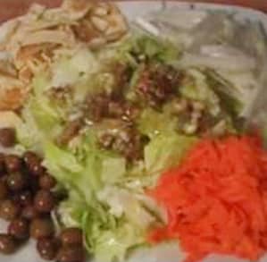 Ensalada con Salsa de Nuez & Postre de Plátano