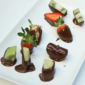 Brocheta de Frutas con Chocolate