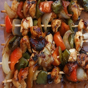 Brochetas de Pollo con Salsa Yakitori