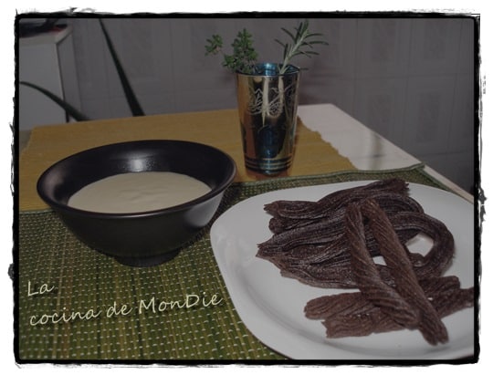 Churros de chocolate con natillas caseras