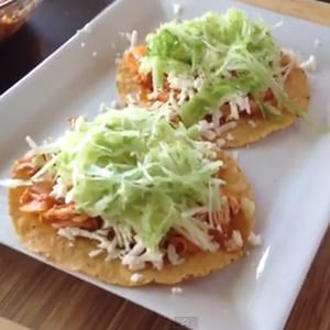 Tostadas de Tinga de Pollo