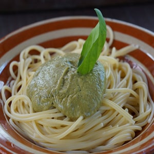 Espaguetis al Pesto de Pecorino