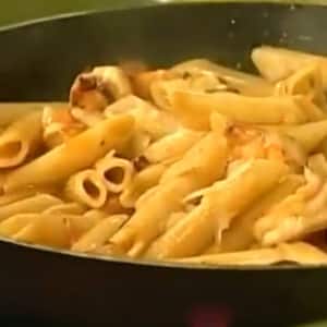 Pasta Arrabiata con Camarones