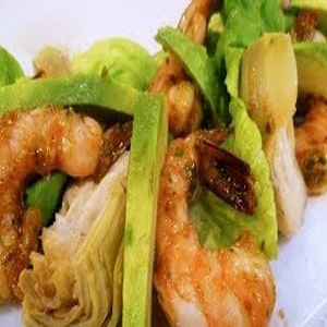 Camarones con Aguacate y Corazón de Alcachofa