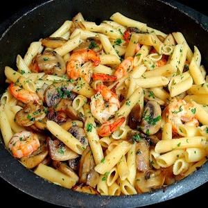 Macarrones con Gambas y Champiñones