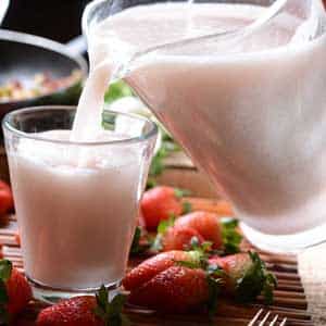 Agua de Horchata con Fresas