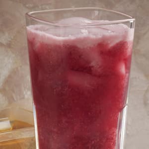 Agua de Jamaica con Guayaba