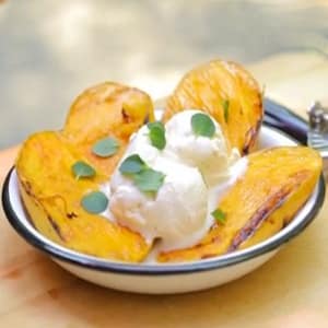 Mangos al grill con Helado de Vainilla