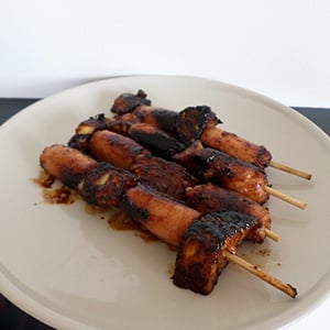 Brochetas de Salchicha Blanca con Piña