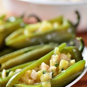 Chiles Jalapeños rellenos de Camarón con Piña