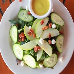 Ensalada con Pepino y Manzana