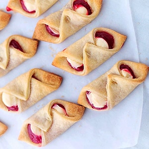 Hojaldritos de Queso y Fresa para San Valentín