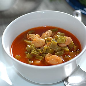 Sopa de Alubias con Nopales